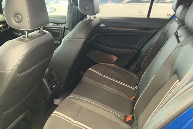 Volkswagen Golf 2021 car image #17