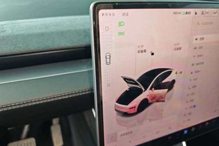 Tesla Model Y 2025 car image #18