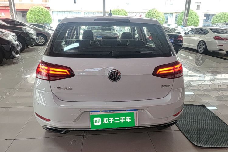 Volkswagen Golf 2019 car image #6
