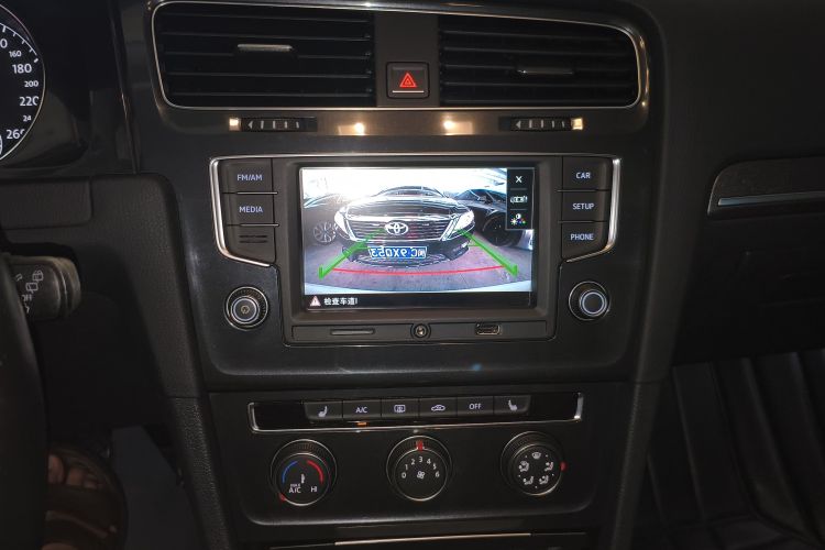 Volkswagen Golf 2017 car image #13