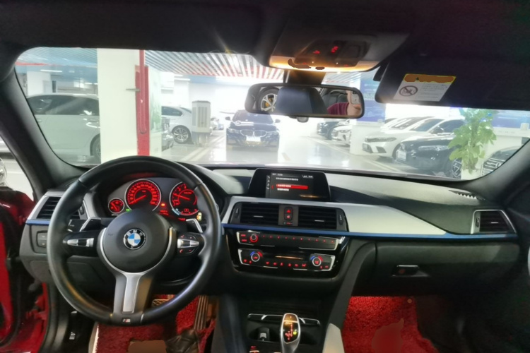 BMW 3 Series 2019 car image #11