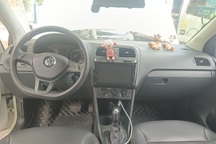 Volkswagen Polo 2017 car image #10