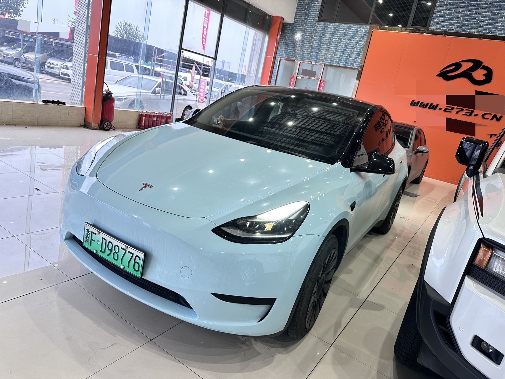 Tesla Model Y 2023 car image 