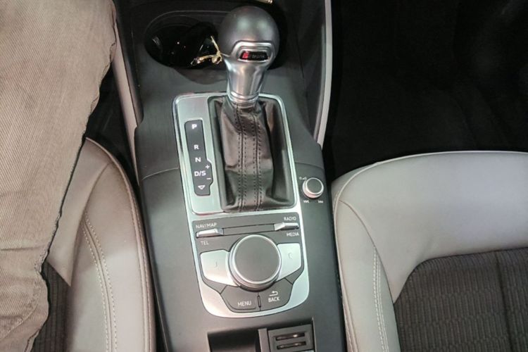Audi A3 2018 car image #18