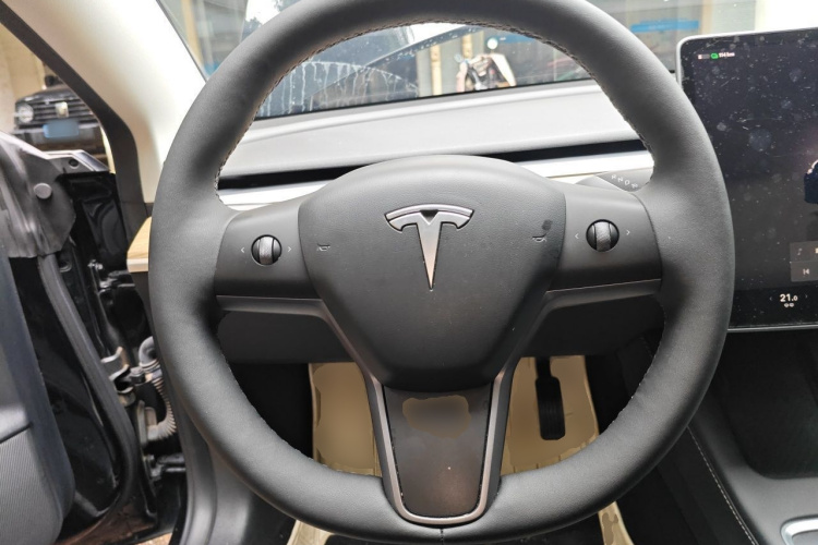 Tesla Model 3 2023 car image #11