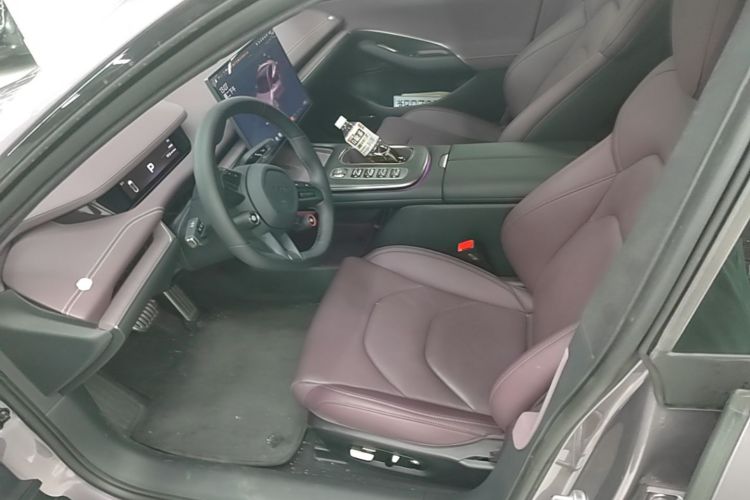 MI SU7 2024 immagine di auto #15