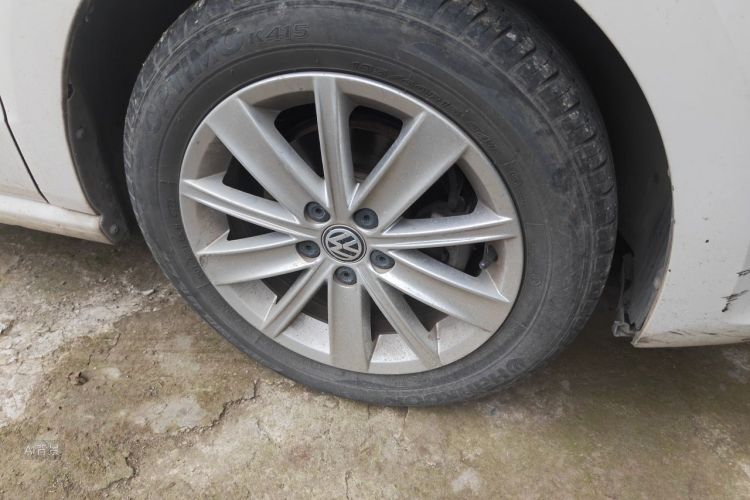 Volkswagen Polo 2015 car image #9