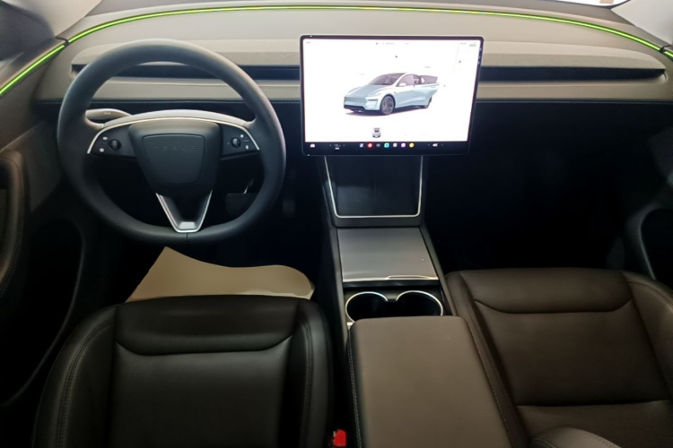 Tesla Model Y 2025 #10 Tesla Model Y 2025 car image #10