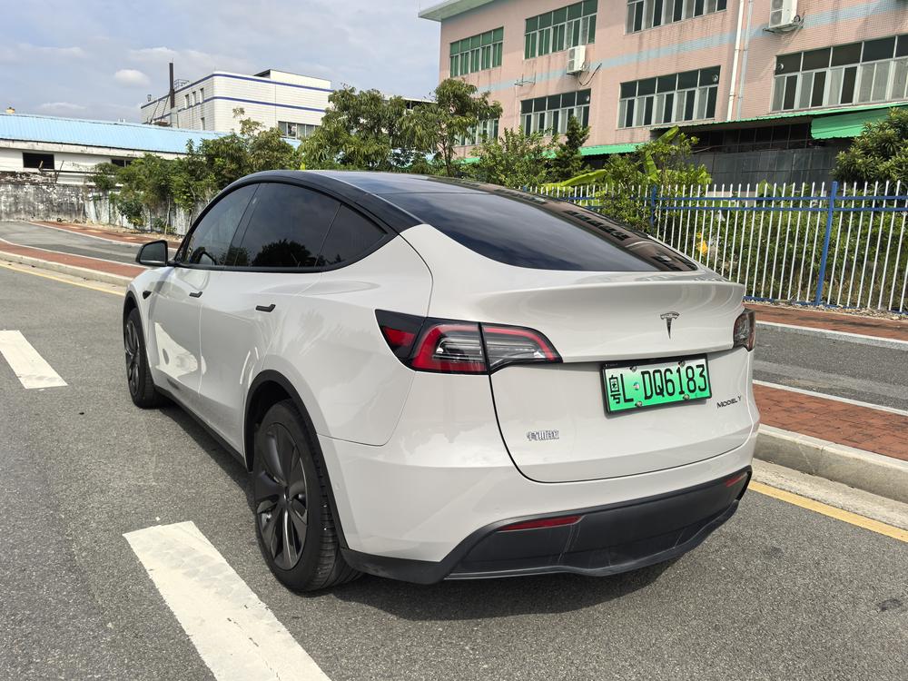 Tesla Model Y 2023 #4 Tesla Model Y 2023 immagine di auto #4