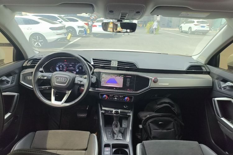 Audi Q3 2022 car image #10