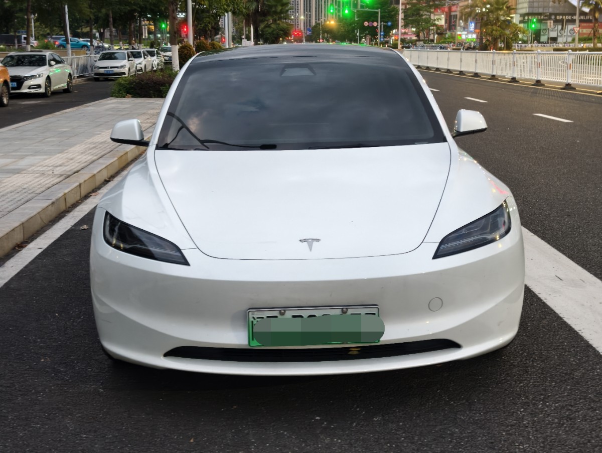 Tesla Model 3 2025 car image #2