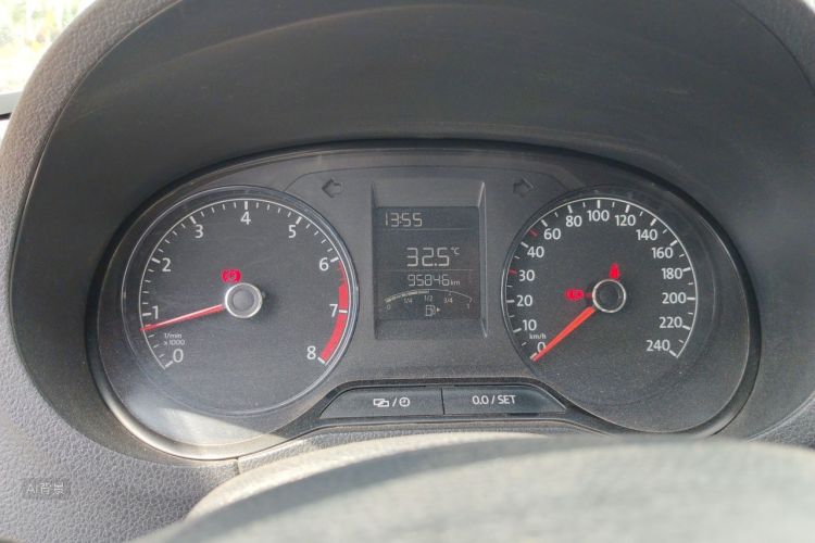 Volkswagen Polo 2016 car image #13