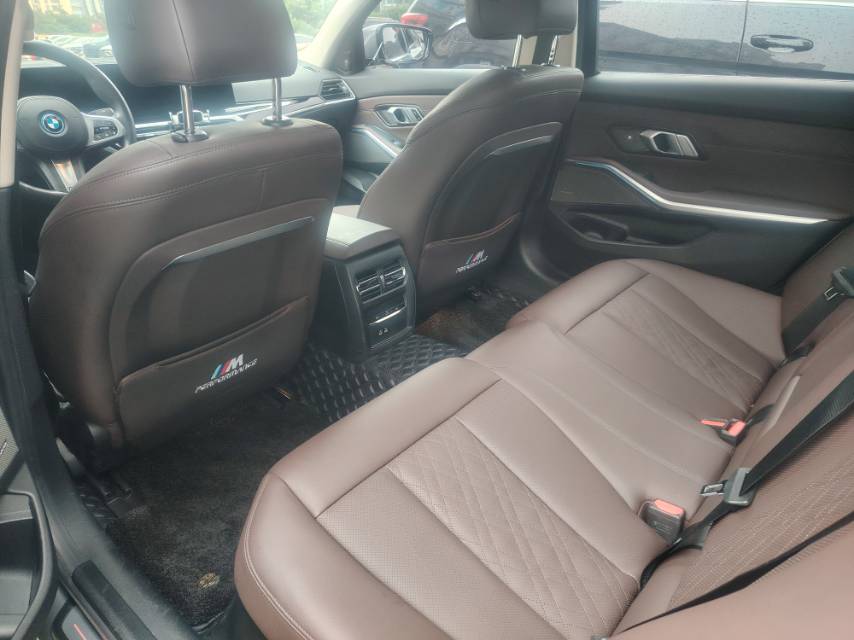 BMW i3 2023 car image #6