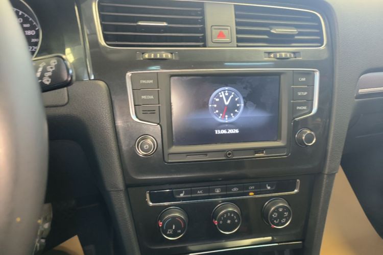 Volkswagen Golf 2017 car image #13