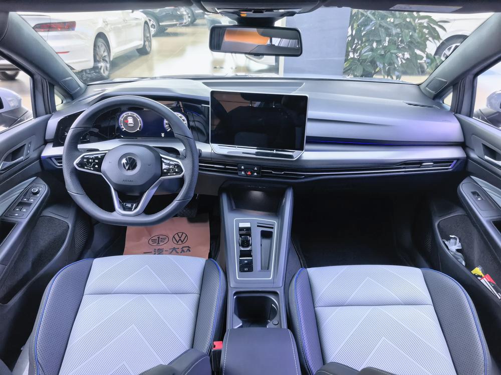 Volkswagen Golf 2026 car image #11