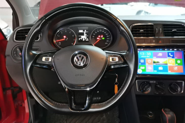 Volkswagen Polo 2016 car image #11