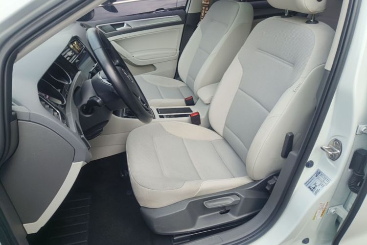 Volkswagen Golf 2018 car image #15