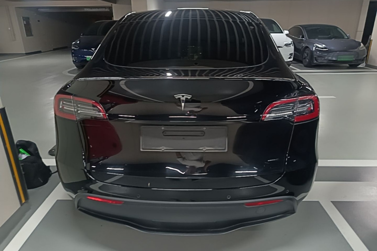 Tesla Model Y 2022 #4 Tesla Model Y 2022 car image #4