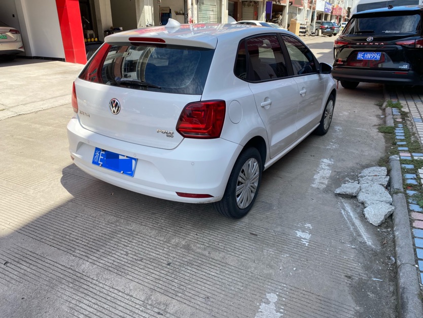 Volkswagen Polo 2018 car image #2
