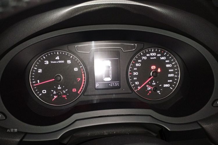 Audi Q3 2019 car image #13