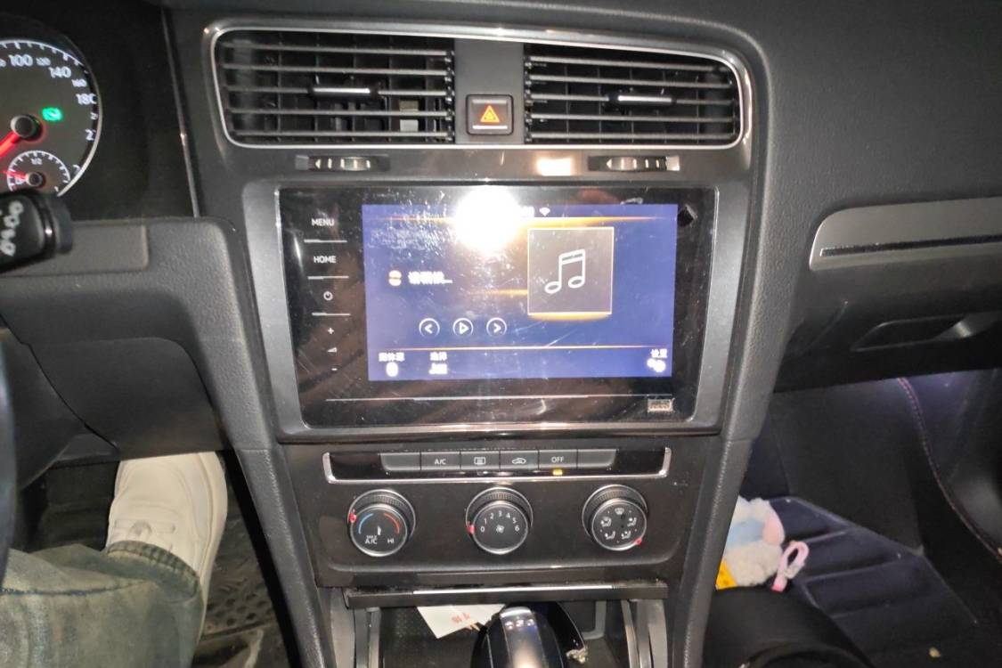 Volkswagen Golf 2020 car image #26