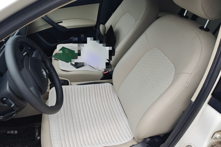Skoda Rapid 2015 car image #17