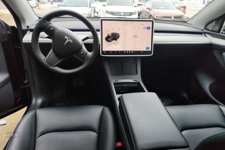Tesla Model Y 2024 #11 Tesla Model Y 2024 car image #11