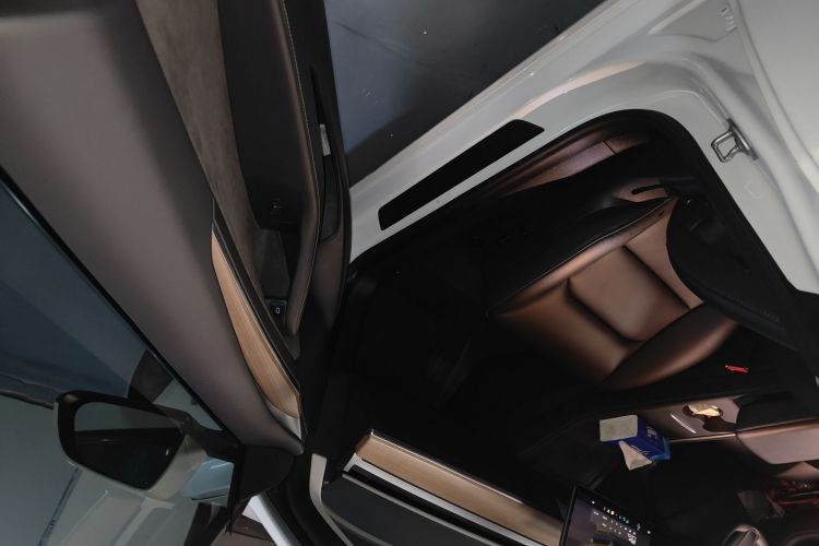 Tesla Model 3 2023 car image #27