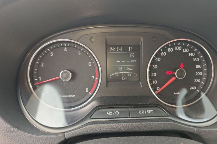Volkswagen Polo 2015 car image #13