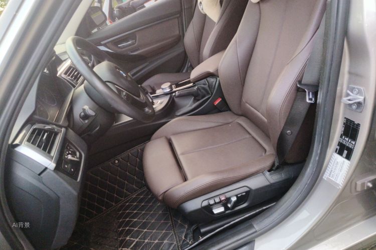 BMW 3 Series 2019 car image #17