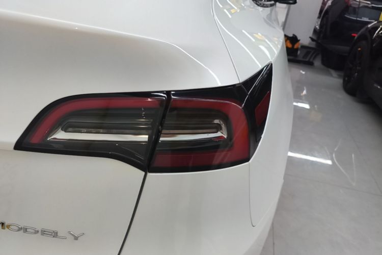 Tesla Model Y 2023 #8 Tesla Model Y 2023 car image #8