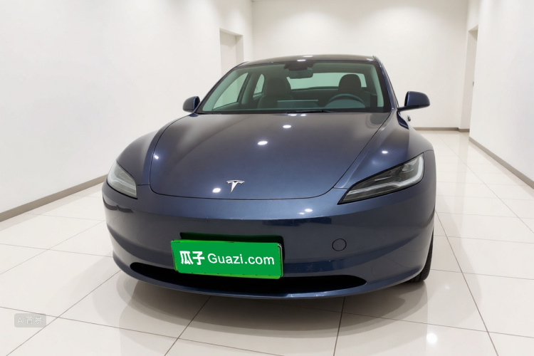 Tesla Model 3 2025 car image #3