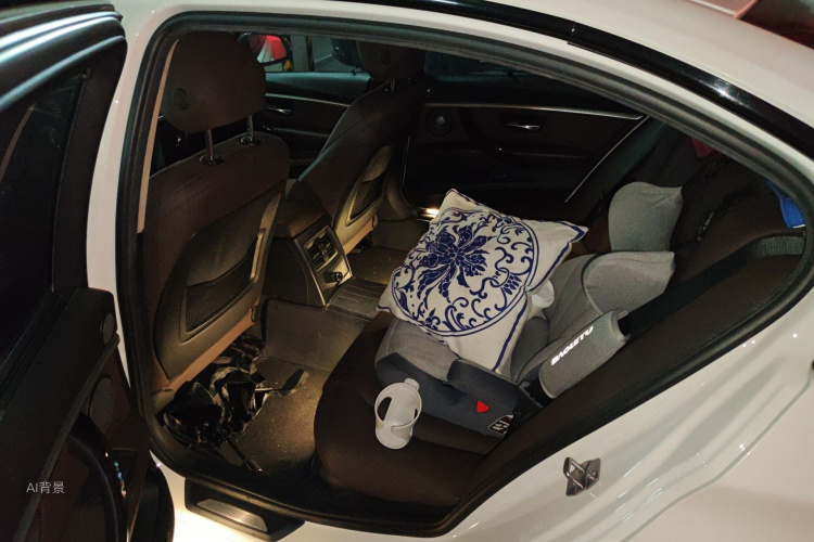 BMW 3 Series 2018 صورة سيارة #19