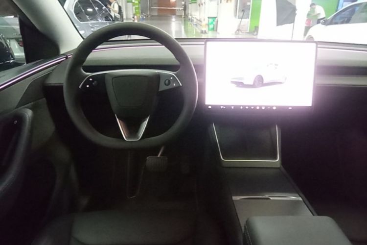 Tesla Model Y 2025 #11 Tesla Model Y 2025 car image #11