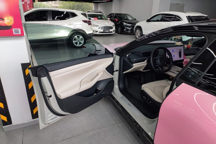 MI SU7 2025 car image #16