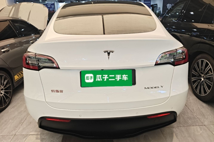 Tesla Model Y 2022 #6 Tesla Model Y 2022 car image #6