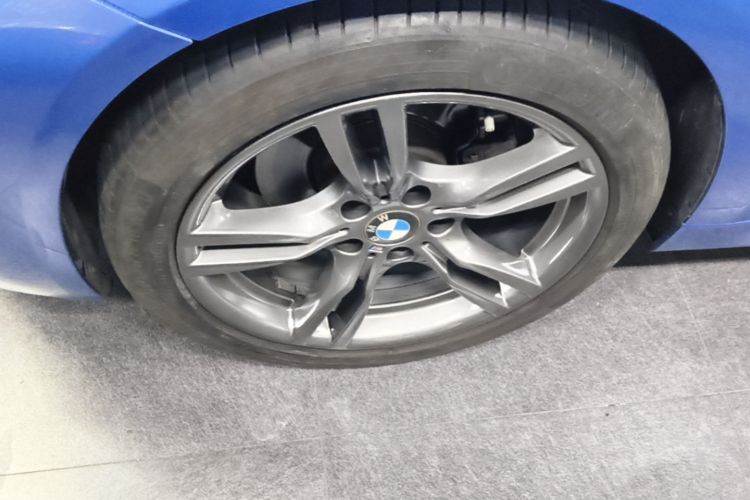 BMW 3 Series 2019 car image #9