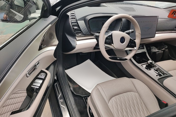 BYD Han 2024 car image #12