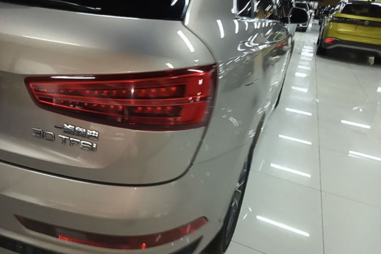 Audi Q3 2019 immagine di auto #8