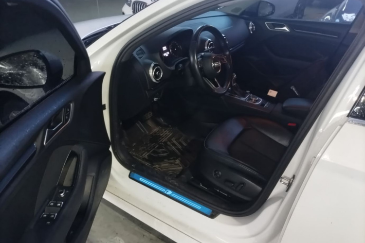 Audi A3 2019 car image #12