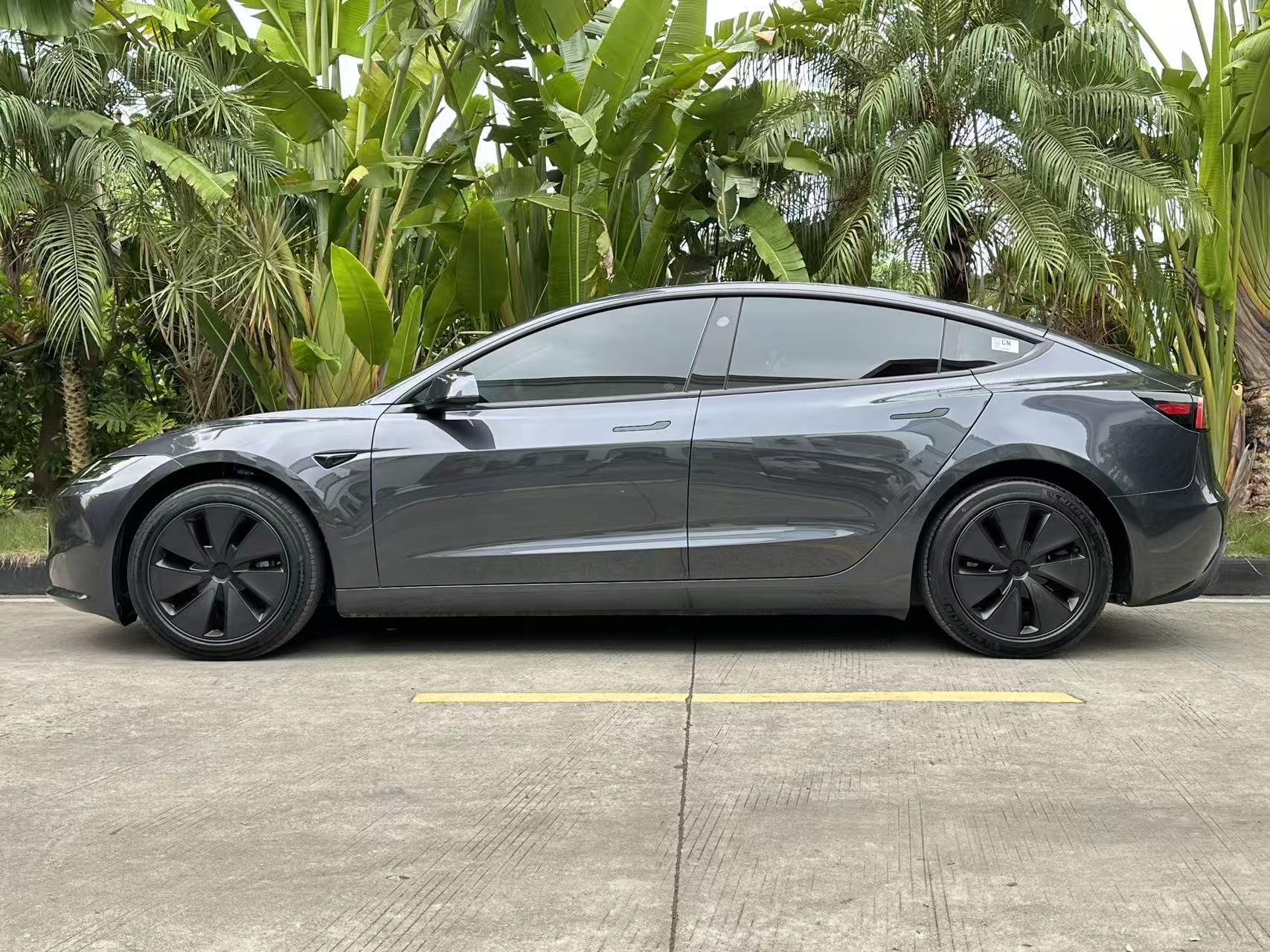 Tesla Model 3 2024 car image #3