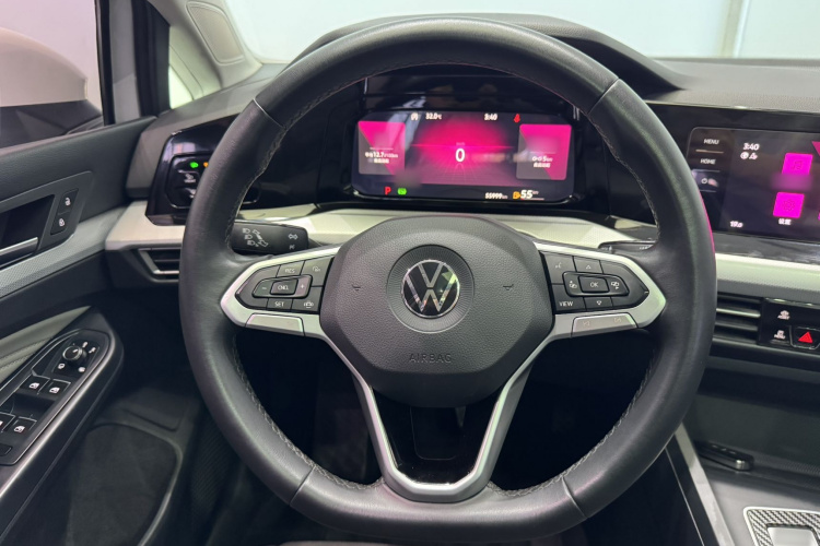Volkswagen Golf 2022 car image #13