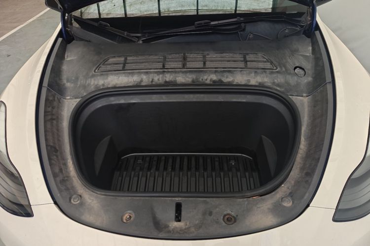 Tesla Model Y 2021 immagine di auto #20