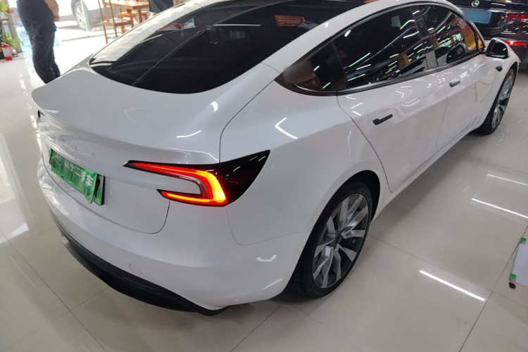 Tesla Model 3 2024 car image #7