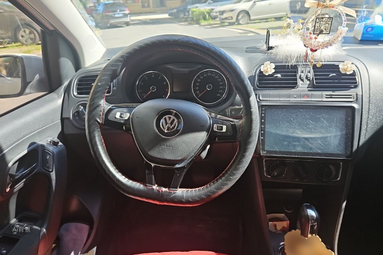 Volkswagen Polo 2017 car image #12