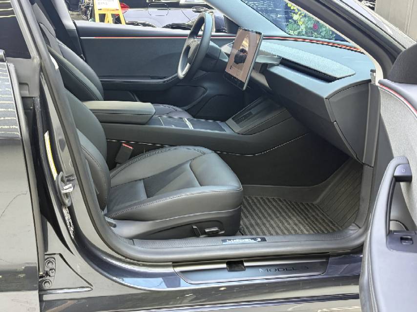 Tesla Model 3 2024 car image #4