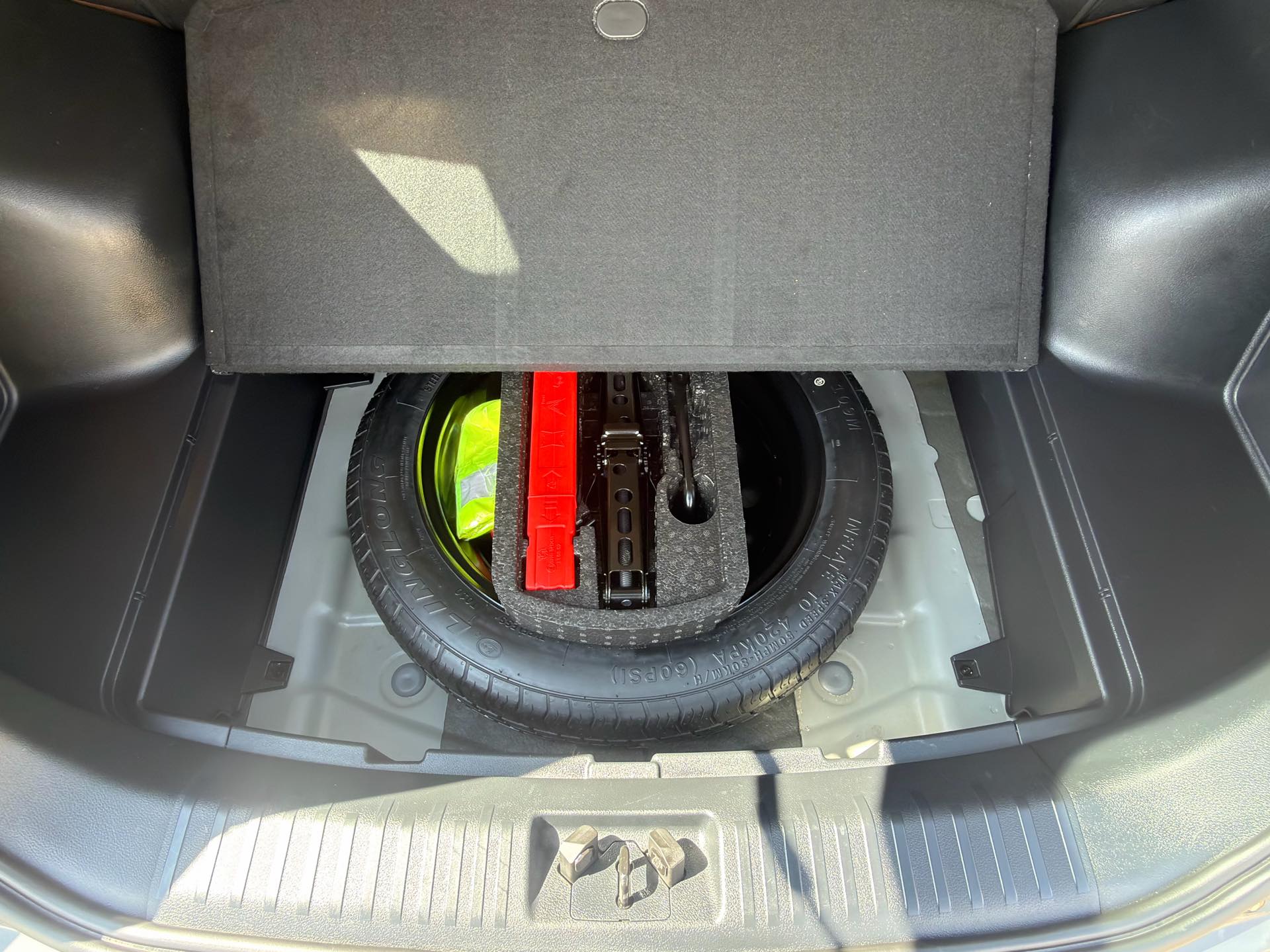 GEELY Vision X6 2023 car image #17