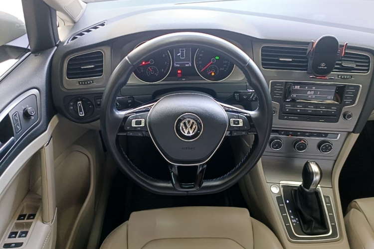 Volkswagen Golf 2014 car image #11