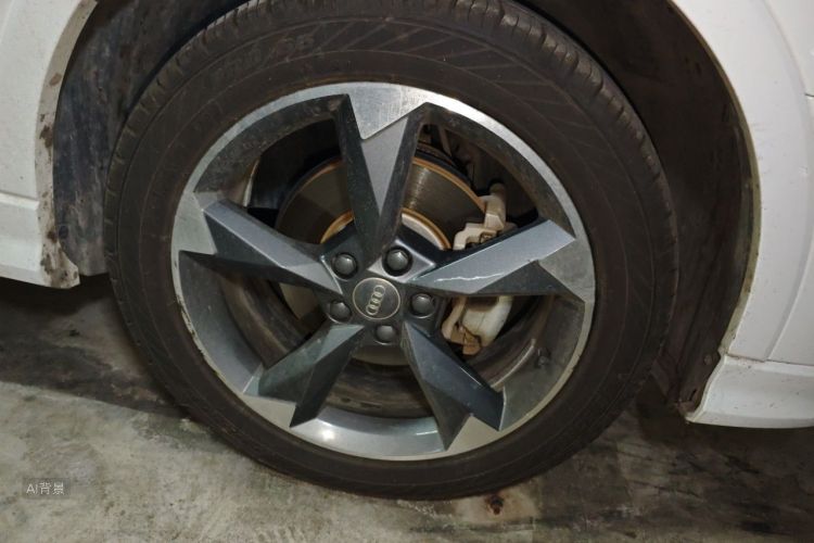 Audi Q3 2019 car image #9