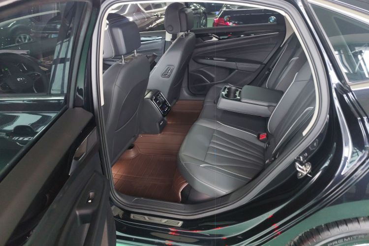 Volkswagen Passat 2024 imagen de coche #13